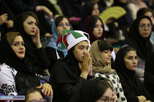 طلسم حضور زنان در ورزشگاه شکسته شد + عکس