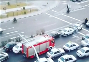واکنش مردم تهران بعد از حادثه پلاسکو برای تردد خودروهای آتش نشانی